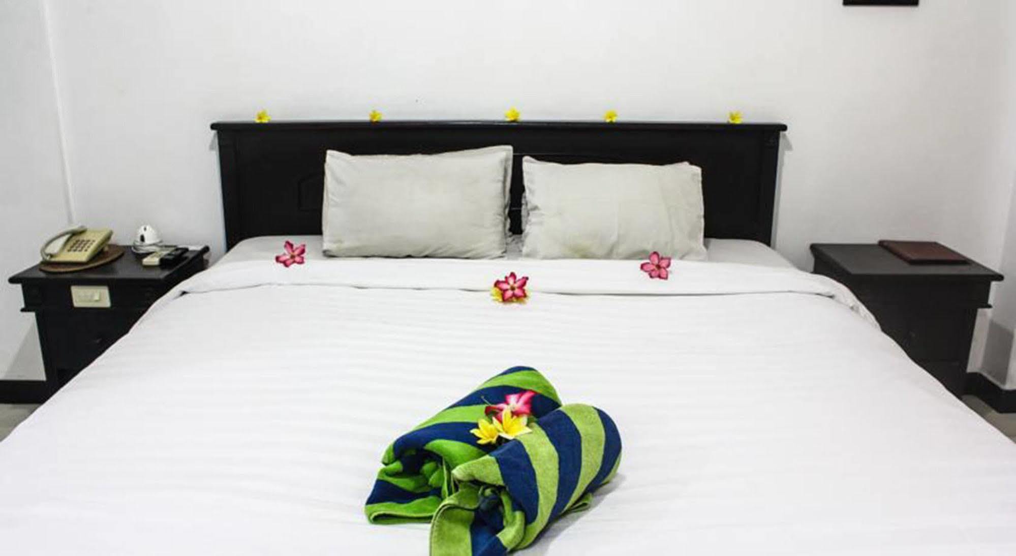 Hotel Puri Tanah Lot Kuta Lombok Exteriér fotografie